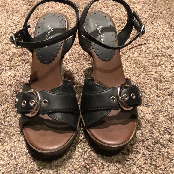 Heels - Picture 2 of 3